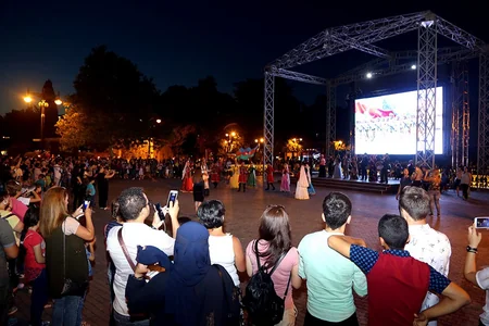 Silahlı Qüvvələrin 100 illik yubileyi münasibətilə hərbi mahnılardan ibarət konsert keçirilib