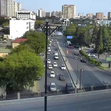 Bakının bir sıra yollarında nəqliyyatın sıxlığı yaranıb