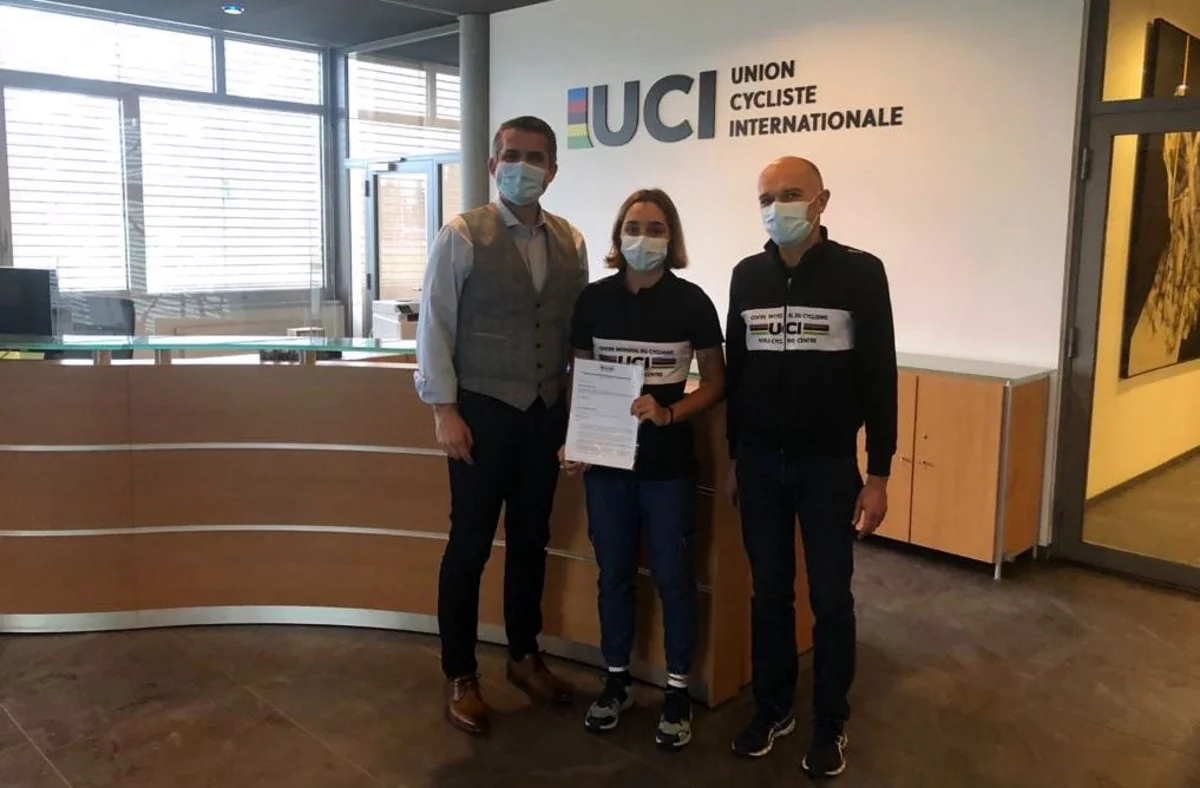 Velosipedçimiz WCC ilə peşəkar müqavilə imzaladı