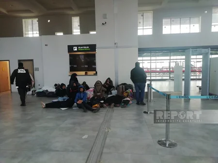 Репортаж из аэропорта в Газиантепе, принимающего помощь и спасателей 
