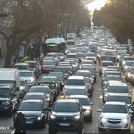 Bakının bir sıra yollarında tıxac müşahidə edilir - SİYAHI