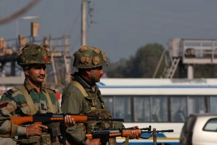 В результате стрельбы на военной базе в Индии погибли четыре человека