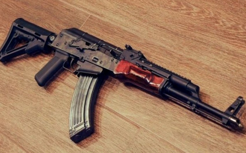 Vətəndaşlar avtomat və tüfəngləri polisə təhvil verib