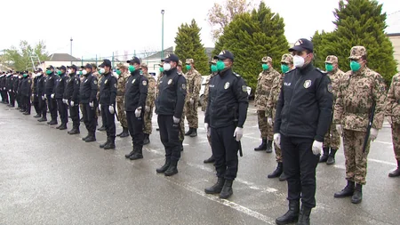 Xırdalanda polislər sakinlərə tibbi maskalar payladılar