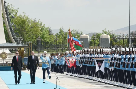 Prezident İlham Əliyevin Ankarada rəsmi qarşılanma mərasimi olub