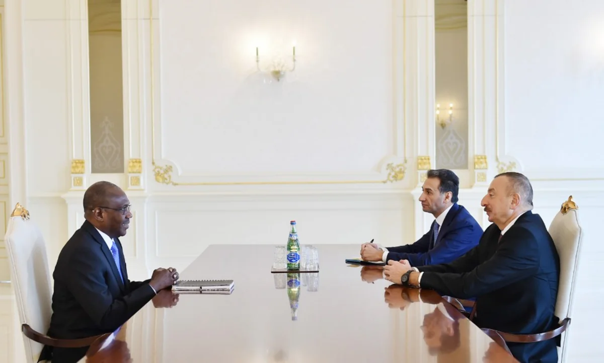 President Ilham Aliyev receives executive director of Smart Africa