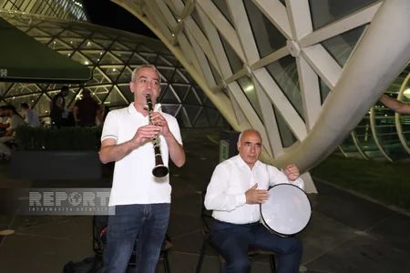 İtaliyada güləş üzrə Avropa çempionu olan Azərbaycan millisi Vətənə qayıdıb