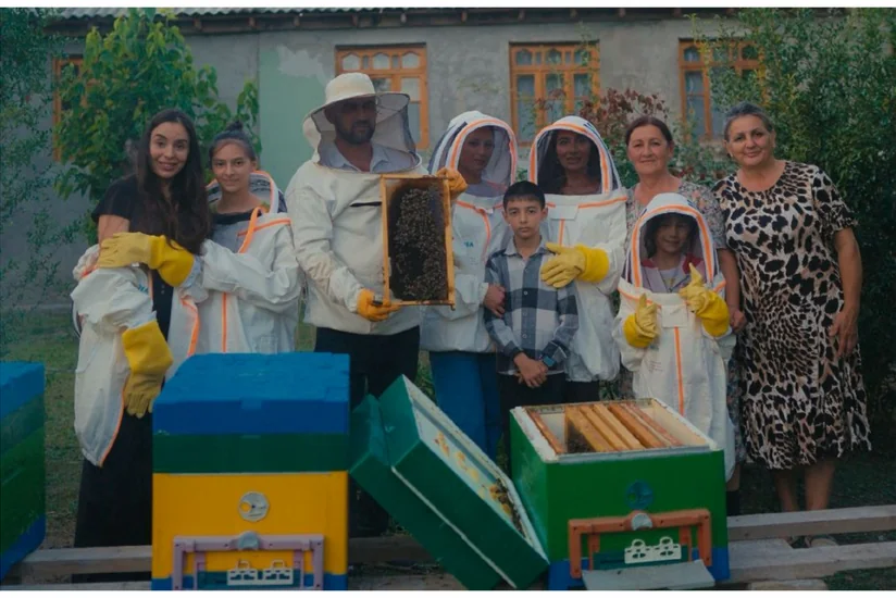 Leyla və Arzu Əliyevalar Qəbələdə “Gənc arıçı” layihəsinin iştirakçısı ilə görüşüb