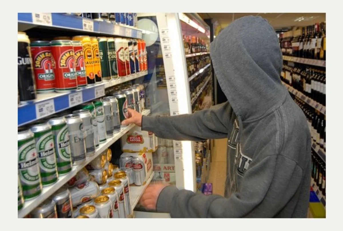 Yeni ilin ilk günü spirtli içki oğurlayan qardaşlar tutulub