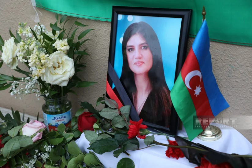Təyyarə qəzasında həlak olan stüardessa Hökumə Əliyevanın yaşadığı evdə xatirəsi anılır