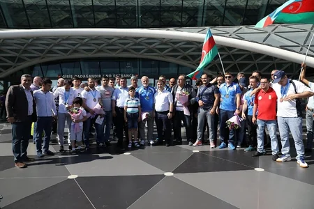 Şotlandiyada 14 medal qazanan usta cüdoçularımız vətənə qayıdıblar