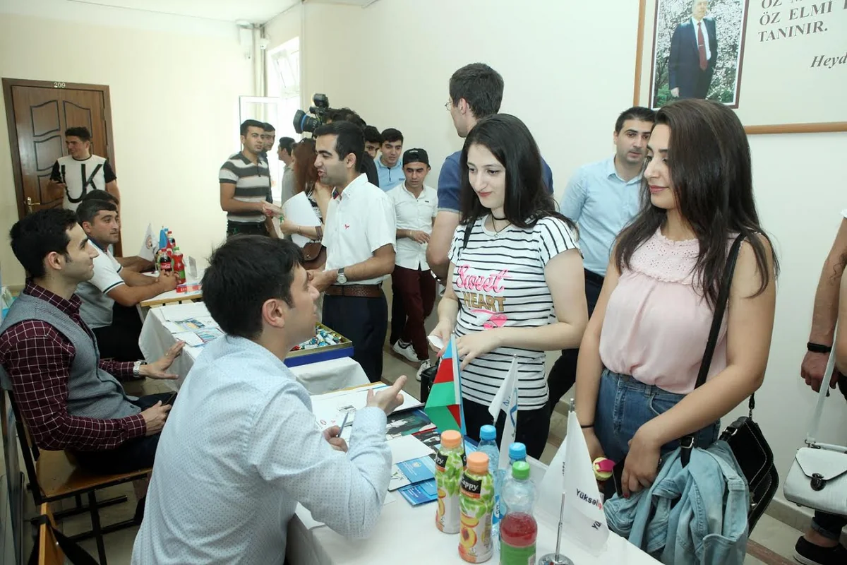 Bakıda tələbə və məzunlar üçün əmək yarımarkası keçirilib