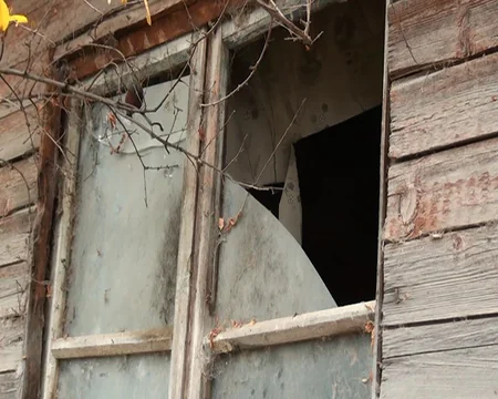 Ağdaşda tibb müəssisəsinin binası bərbad vəziyyətə düşüb, pasiyentlər üçün təhlükəli vəziyyət yaranıb