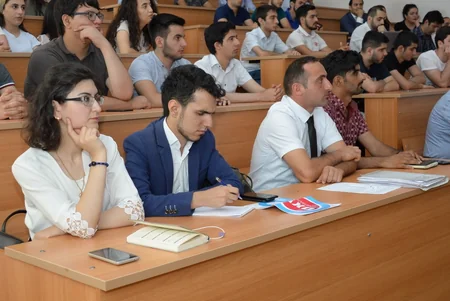 Silikon Vadisinin eksperti startapçılar və tələbələrlə görüşüb