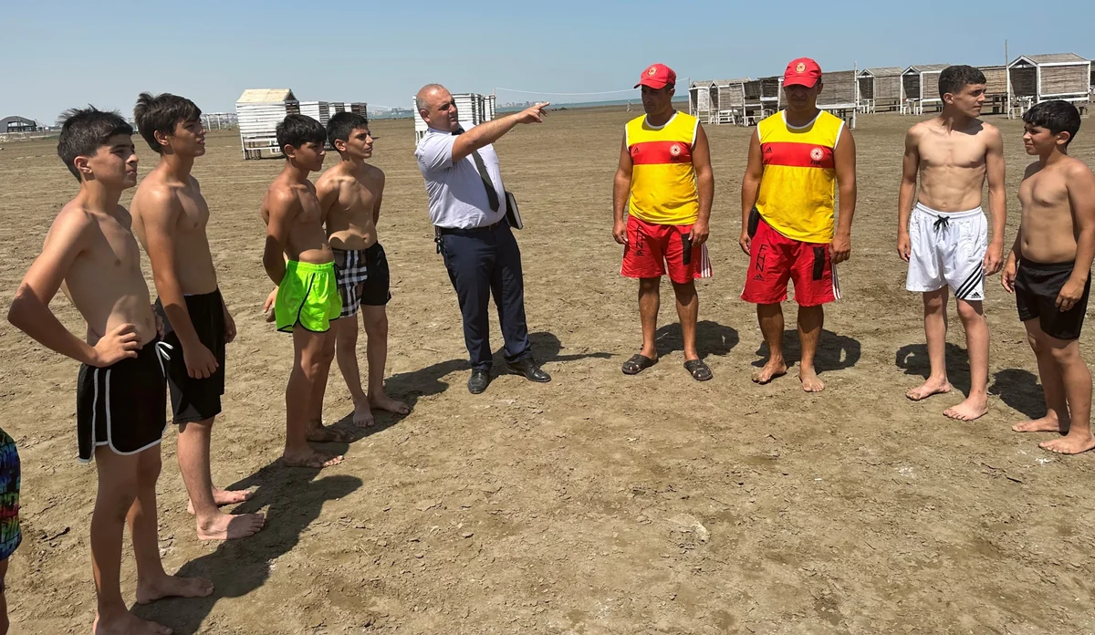 Çimərliklərdə təhlükəsizlik qaydaları barədə tədbirlər keçirilib