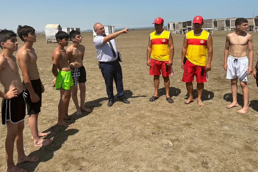Çimərliklərdə təhlükəsizlik qaydaları barədə tədbirlər keçirilib