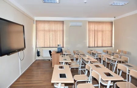 Azərbaycan Prezidenti Bakı Peşə Liseyində həyata keçirilən təmir işlərindən sonrakı vəziyyətlə tanış olub