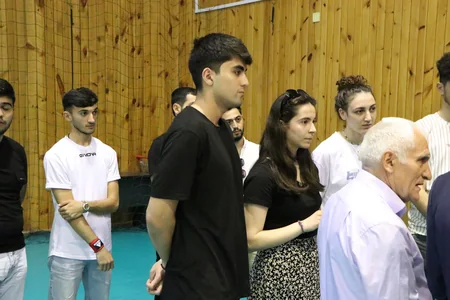 AVF prezidenti yeniyetmə voleybolçularla görüşüb