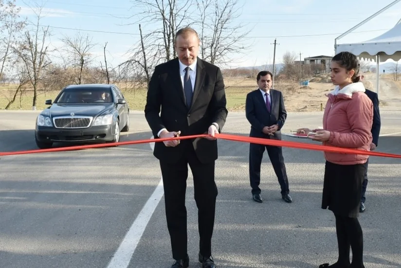 İlham Əliyev Qazaxda avtomobil yolunun açılışında iştirak edib - FOTO