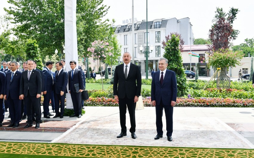 President of Uzbekistan presents one of Fuzuli's manuscripts to Ilham Aliyev