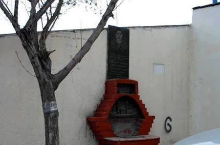 Bakıda şəhid bulağı sökülüb, yerində ət satışı məntəqəsi açılıb - FOTO