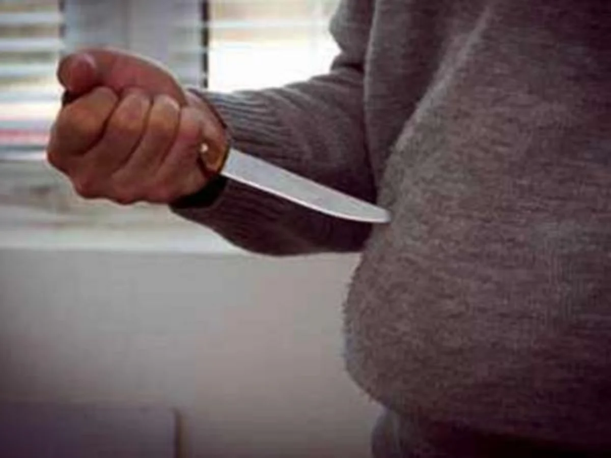 Bakıda 58 yaşlı kişi özünü bıçaqlayıb