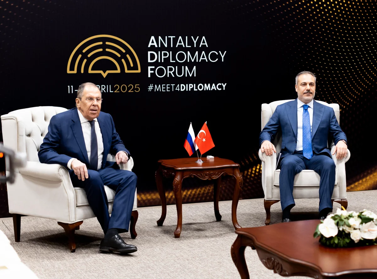 Russian and Turkish FMS meet on sidelines of Antalya Diplomacy Forum