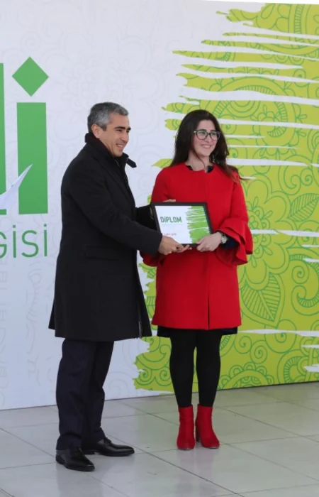 Heydər Əliyev Mərkəzinin parkında “Səməni” beynəlxalq sərgi-müsabiqəsi keçirilib