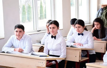 Hər gün Sumqayıtdan Qubaya öyrətməyə, axşam isə Bakıya öyrənməyə gələn qız - REPORTAJ