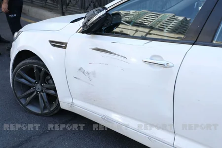 Bakının mərkəzində avtomobillə motosiklet toqquşub