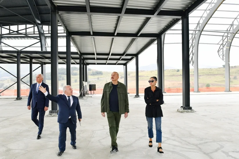 İlham Əliyev və Mehriban Əliyeva Laçın Beynəlxalq Hava Limanında aparılan tikinti işləri ilə tanış olublar