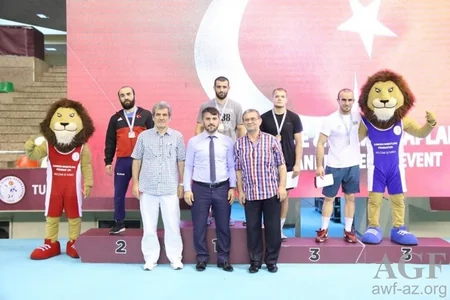 Azərbaycan güləşçiləri İstanbulda 5 medal qazanıblar