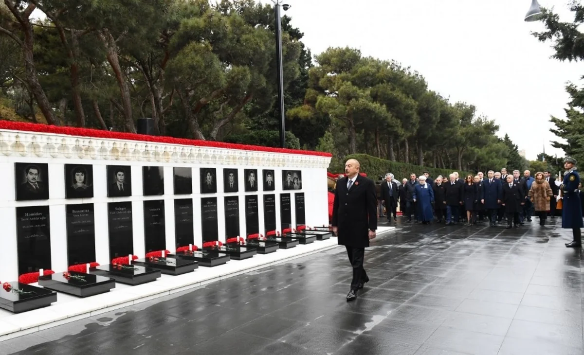 Prezident İlham Əliyev Şəhidlər xiyabanını ziyarət edib - FOTOLAR - YENİLƏNİB