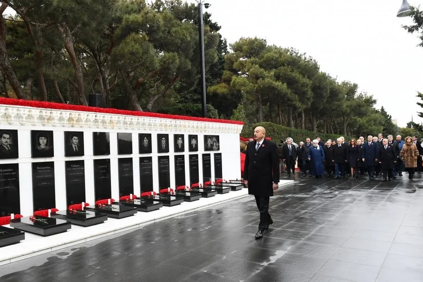 Президент Ильхам Алиев посетил Аллею шехидов