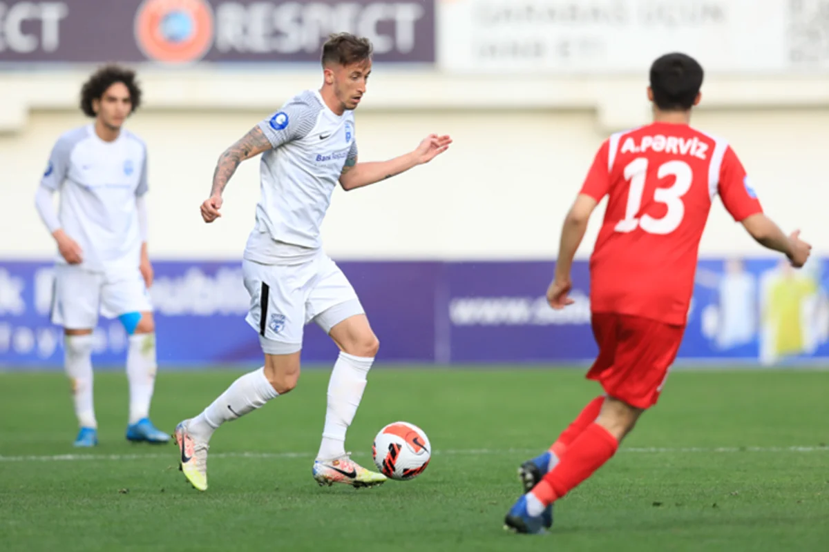 Sabah ispaniyalı futbolçu ilə yollarını ayırıb