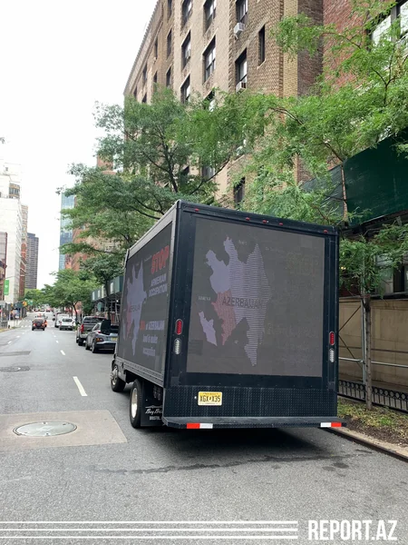 Qarabağ plakatlı maşınlar Nyu-Yorkda dövrə vurub