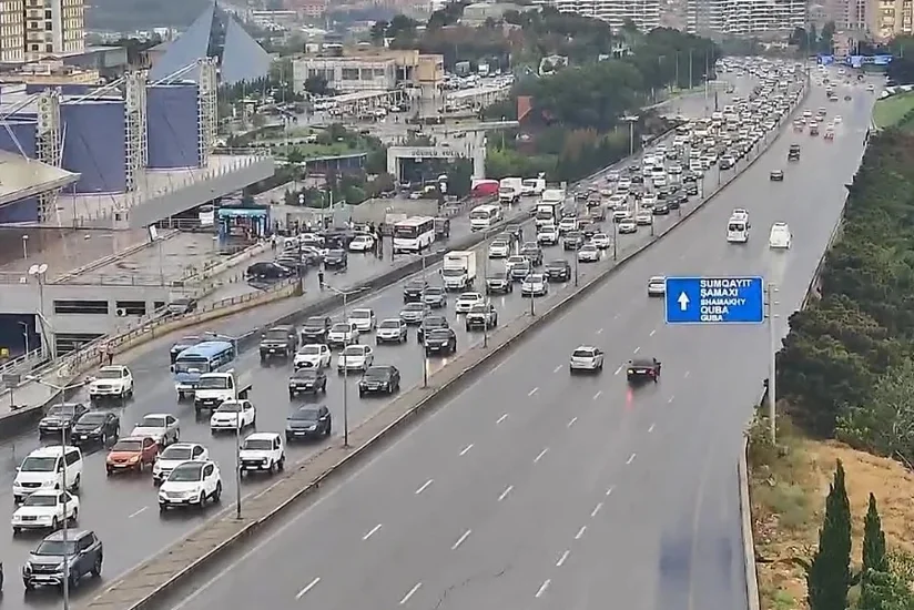 Bakıda tıxac olan yolların adları açıqlanıb