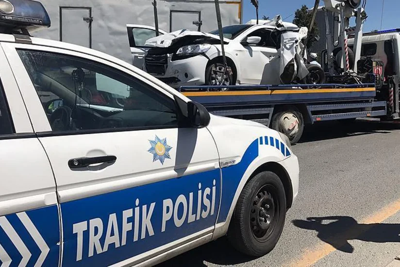 Türkiyəli müğənni Sibel Can İstanbulda yol qəzasına düşüb - FOTO