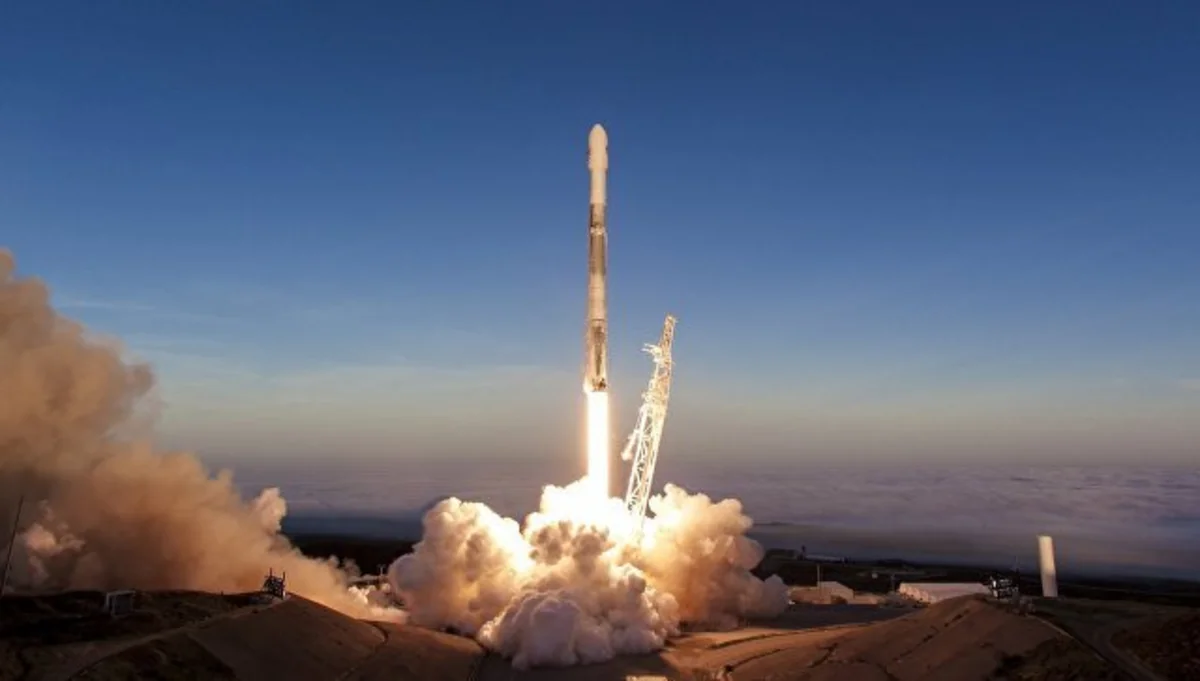 Floridada Falcon 9 raket daşıyıcısı kosmosa buraxılıb