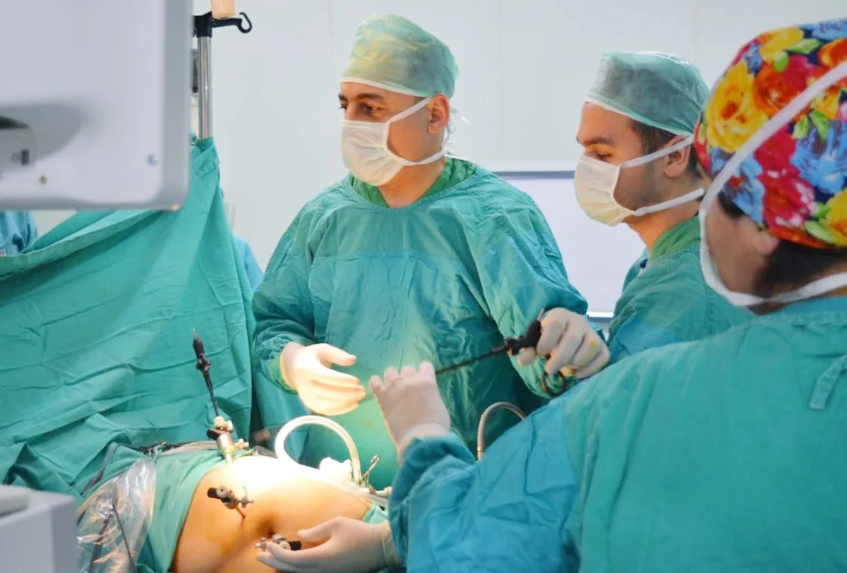 Azərbaycanda 90 yaşlı ağır xəstənin mədəsi tam çıxarılıb