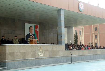 Müdafiə naziri hərbi andiçmə mərasimində iştirak edib