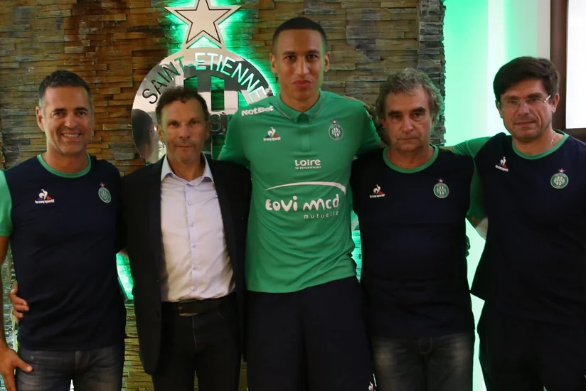 Qəbələnin rəqibi isveçrəli futbolçu transfer edib