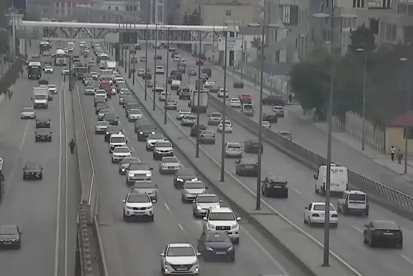 Bakının bir sıra yollarında tıxac yaranıb