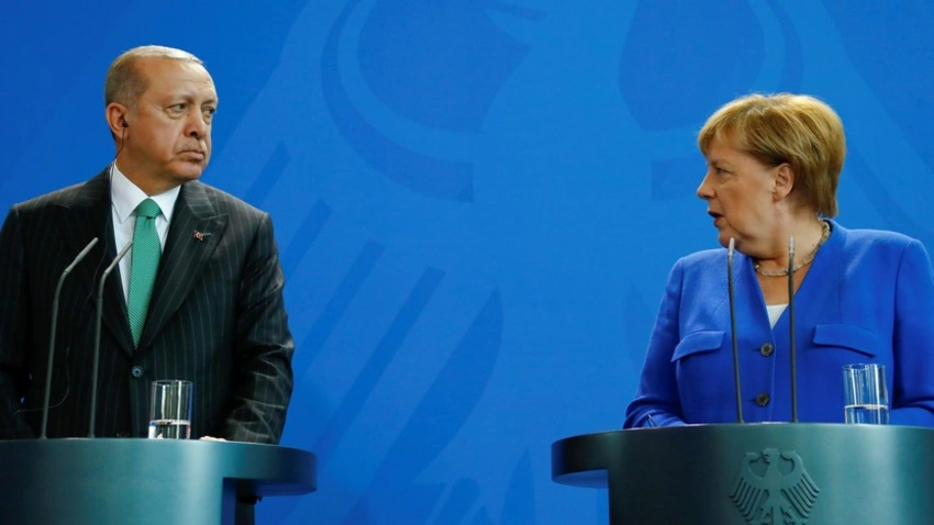 Merkel Ərdoğanı Suriya məsələsində təmkinli olmağa çağırıb