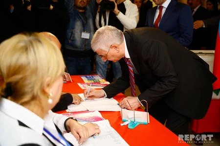 Məzahir Pənahov səs verib