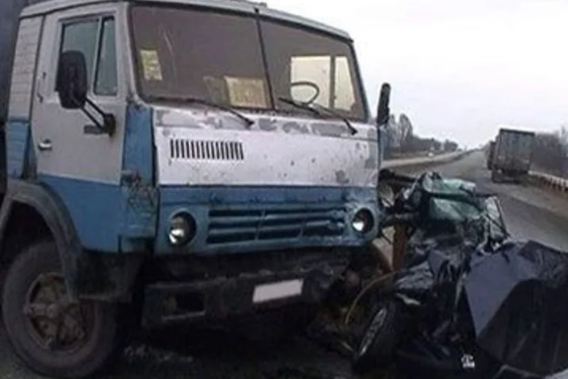 ​Yevlaxda “KaMAZ”, “OKA” və “QAZ” markalı minik avtomobilləri toqquşub