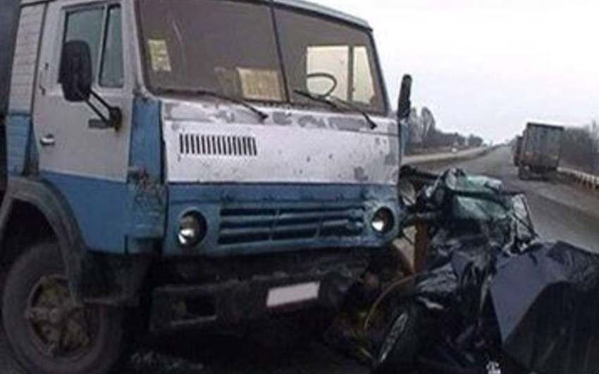 ​Yevlaxda “KaMAZ”, “OKA” və “QAZ” markalı minik avtomobilləri toqquşub