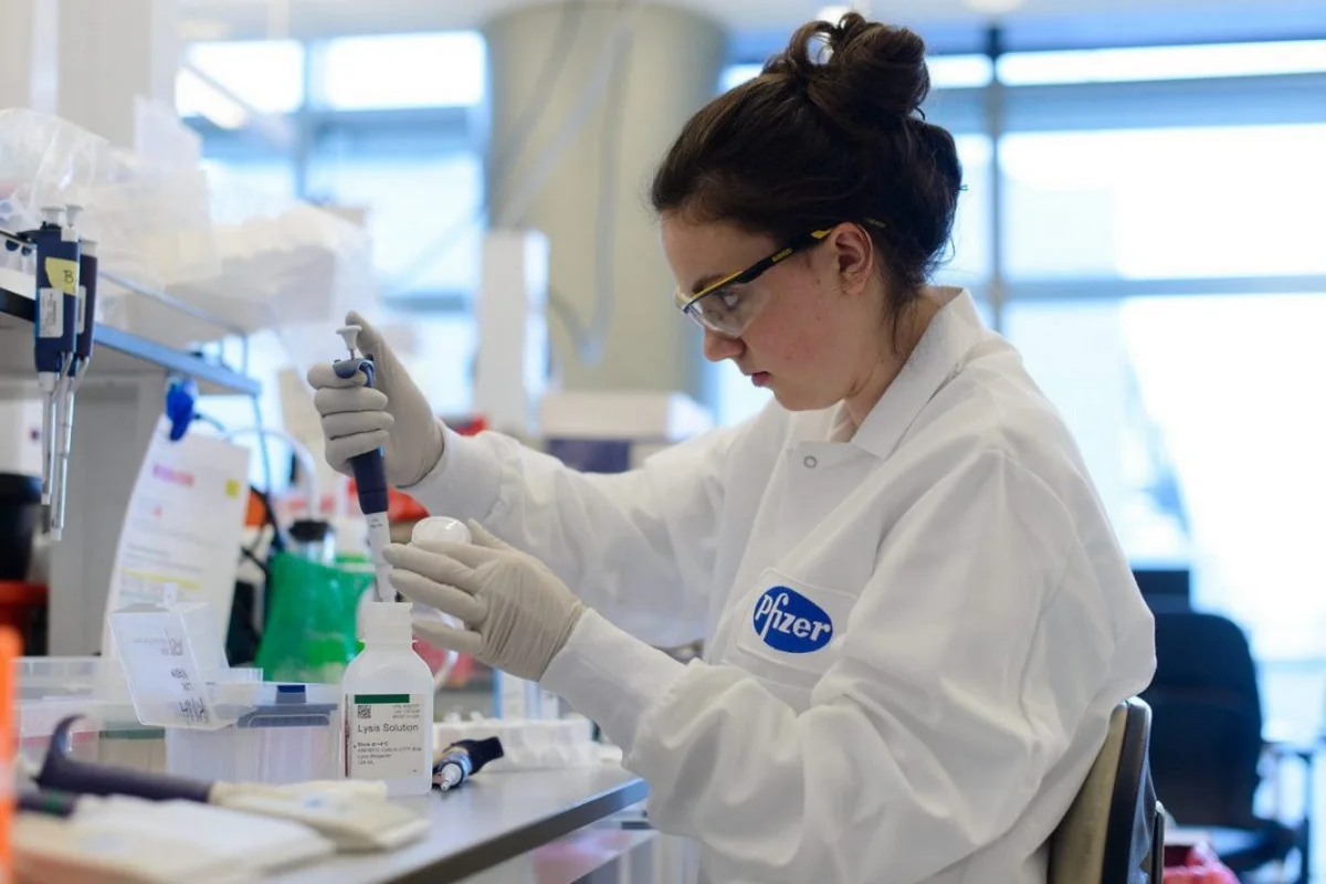 Pfizer expects to sell COVID vaccines for $15B this year