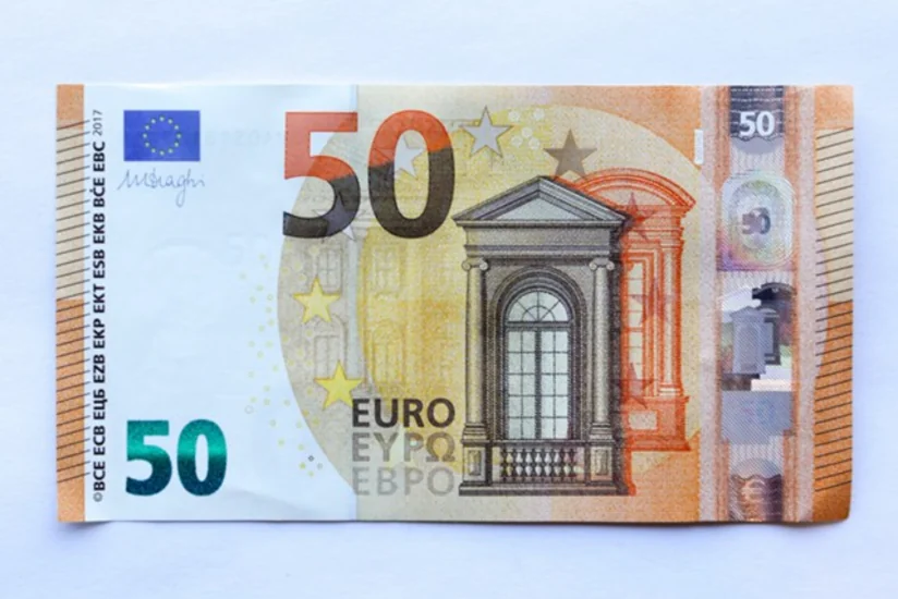 ЕЦБ ввел в обращение новые купюры в 50 евро