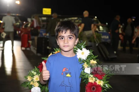 Avropa çempionu olan Azərbaycanın sərbəst güləşçiləri Bakıya qayıdıb
